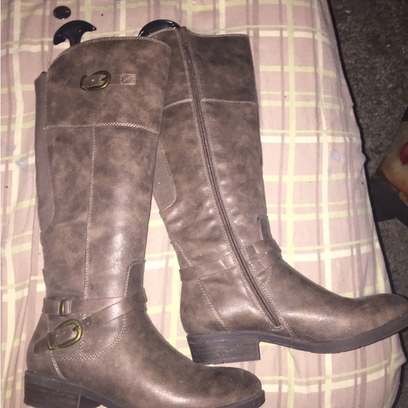 Women’s high. Boots, not real leather, size 7, never worn - Picture 5 of 5